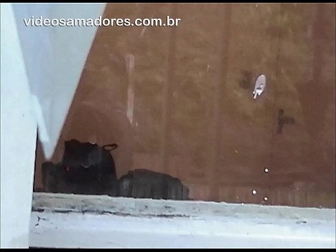 ❤️ Omu cornu chì fighjula a so fidanzata cù un altru tippu, registrendu un video di cazzo senza disturbà a coppia ❌ Super porn à noi ❌️