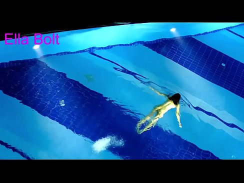 ❤️ Ùn possu micca piantà di fighjulà, ghjovana bionda catturata nuda in piscina ELLA BOLT ❌ Super porn à noi ❌️