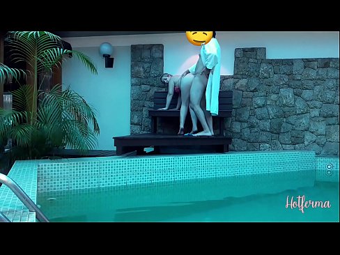 ❤️ Boss invita a cameriera à a piscina, ma ùn pudia resiste à un caldu ❌ Super porn à noi ❌️